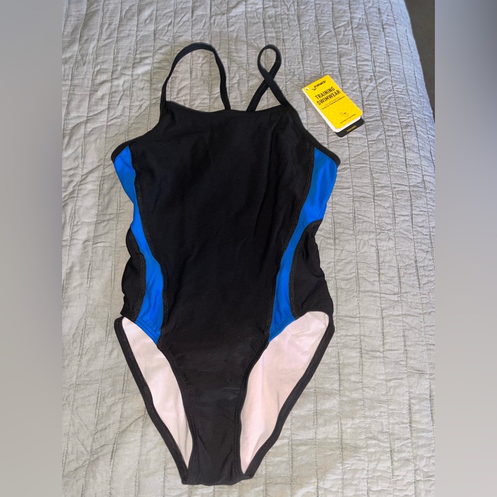NWT women’s FINIS one piece bathing suit training swimwear. Size 28